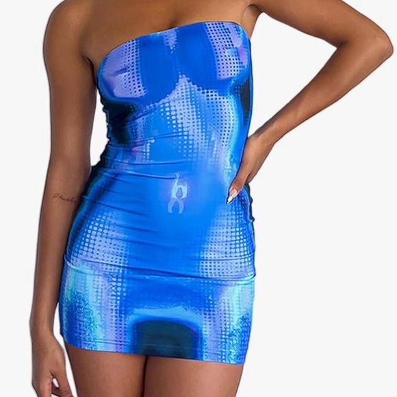 Dresses & Skirts - Bodycon 3D print size medium blue dress, in good worn once condition